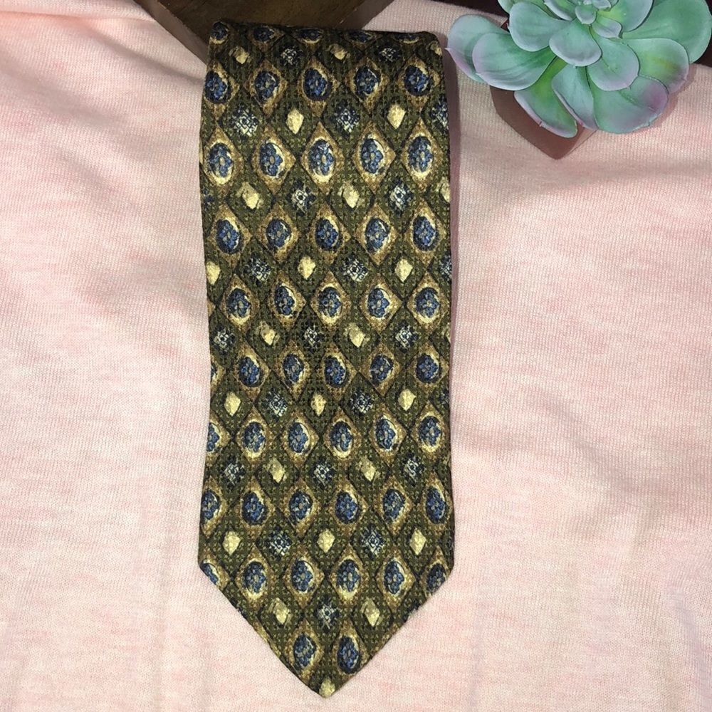 Van Heusen Stunning Diamond Floral Olive Green Gold 💯 Silk Tie